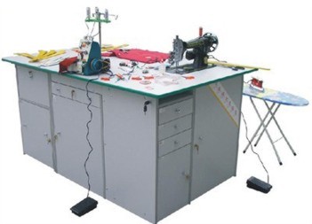 縫紉機、手縫針、線團、裁剪刀、 縫紉機、手縫針、線團、裁剪刀、